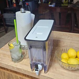 Waterdrop 35-Cup Slim Water Filter Dispenser, Large Cap, 200-Gallon Long-Life